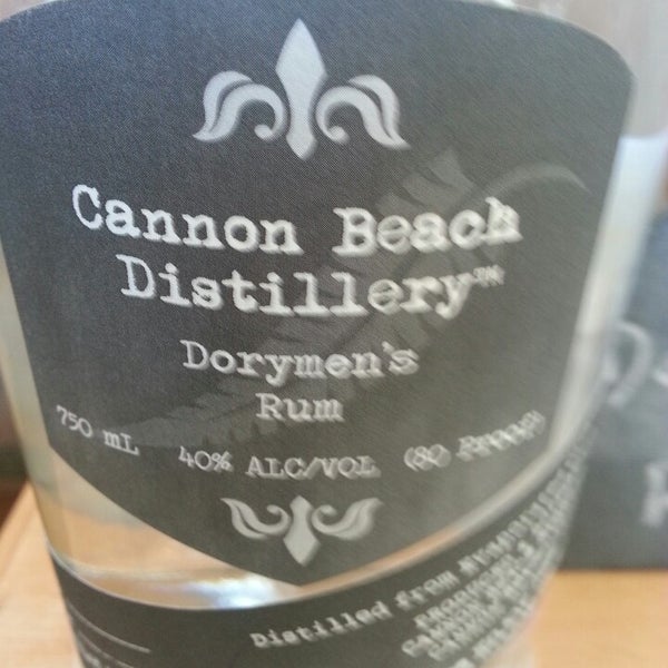รูปภาพถ่ายที่ Cannon Beach Distillery โดย Gary เมื่อ 8/5/2013
