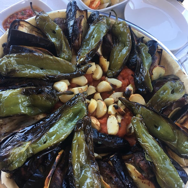 Das Foto wurde bei Teras Restaurant von İlker A. am 12/26/2017 aufgenommen
