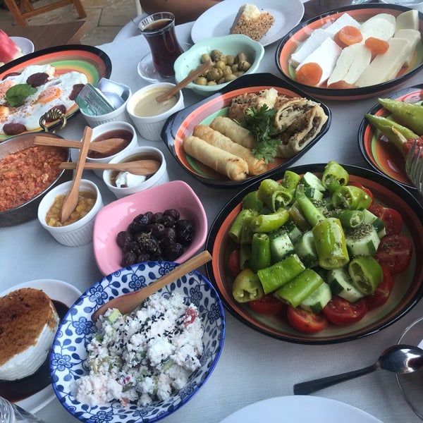 รูปภาพถ่ายที่ Hanımeller Restaurant &amp; Cafe &amp; Bar โดย A เมื่อ 7/28/2019