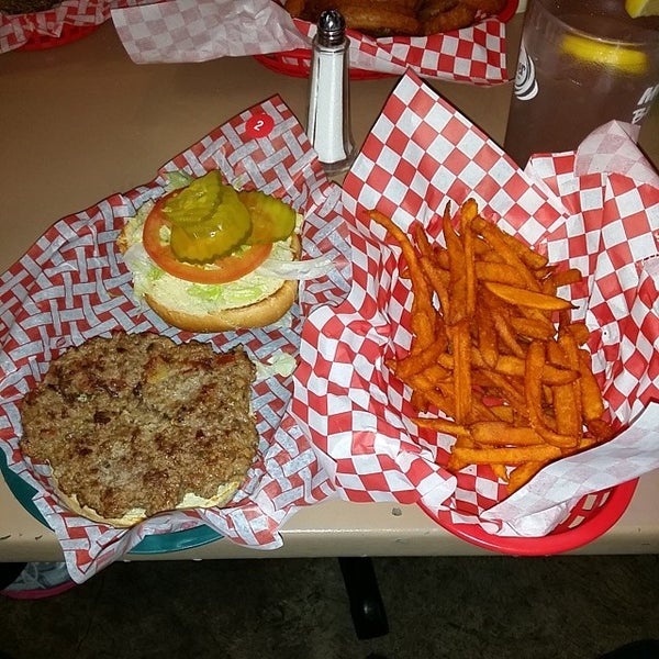 Photo taken at Mixed Up Burgers by Christopher F. on 11/26/2013