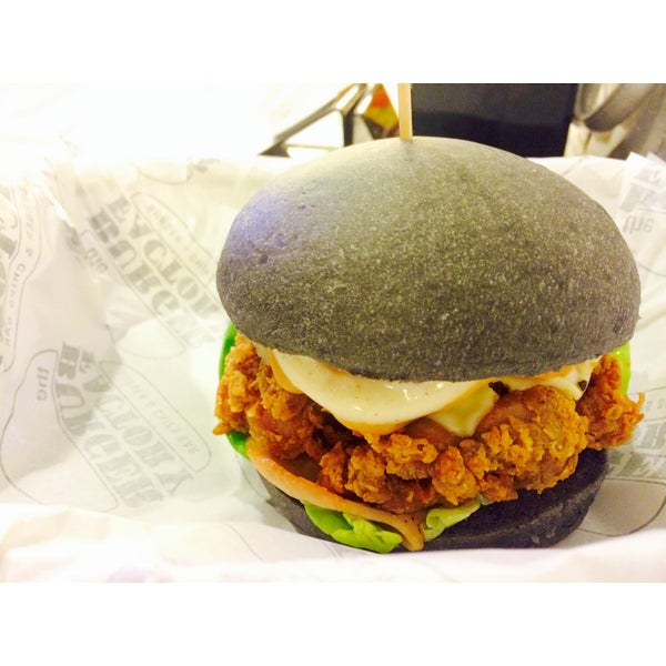 Foto diambil di The Burger Factory oleh Abee S. pada 12/3/2014