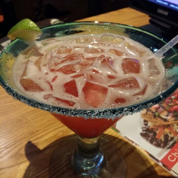 Photo taken at Chili&#39;s Grill &amp; Bar by Mirasol D. on 5/1/2014