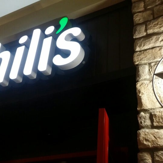 Photo taken at Chili&#39;s Grill &amp; Bar by Miriam R. on 2/13/2015