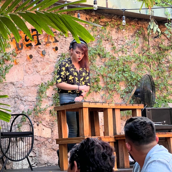 Foto diambil di Tata Mezcalería + Cocina de Autor oleh Gostauus pada 3/27/2022