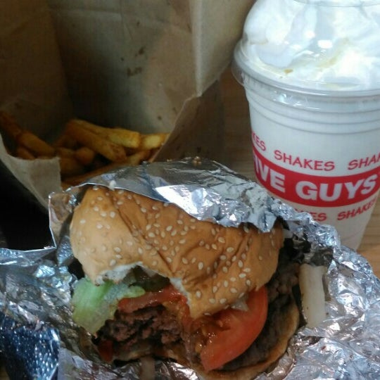 Photo taken at Five Guys by Suzie O. on 9/9/2016