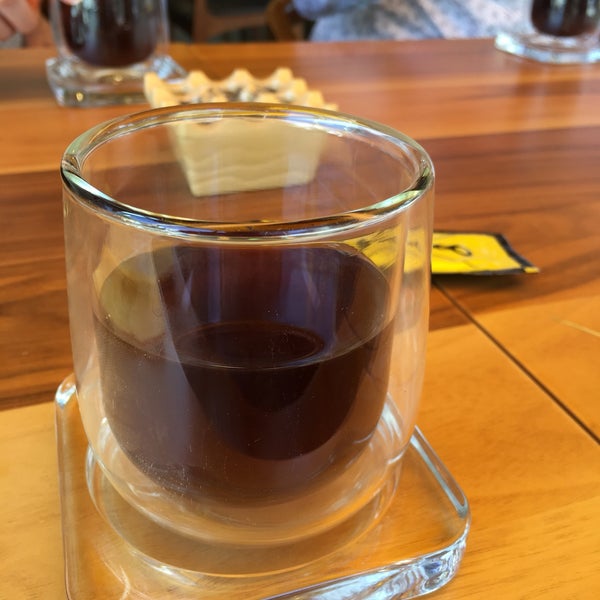 Foto tirada no(a) True Specialty Coffee por Süha K. em 4/28/2018