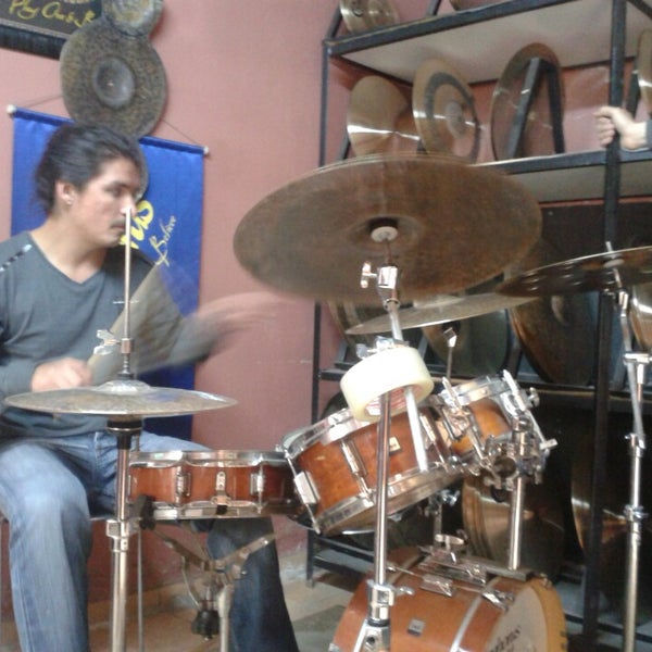 Foto scattata a Bosphorus Cymbals da Wally G. il 3/28/2014