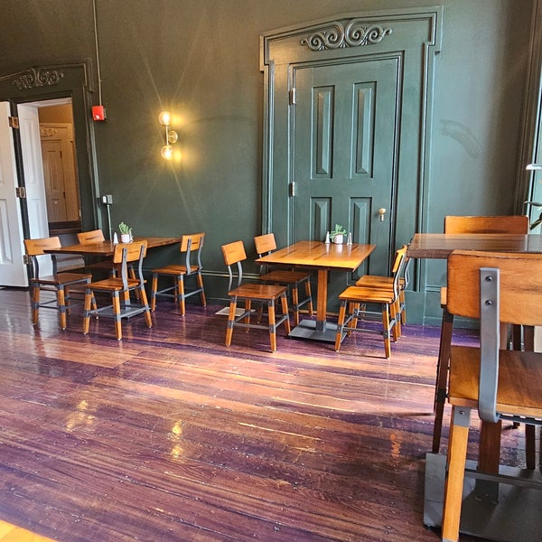 Bricks At The Cashier's House Downtown Erie'de Steakhouse