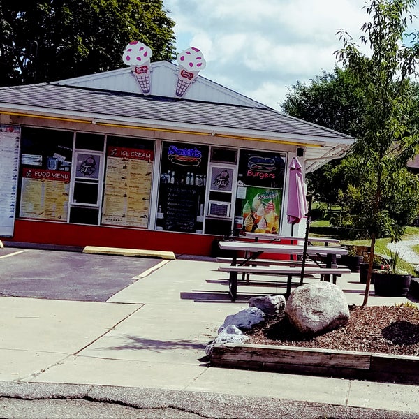 J's Mainstreet Ice Cream & Hot Dog Shoppe Heladería en McKean