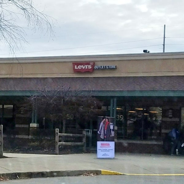 Levi's Outlet Store - 138 visitors