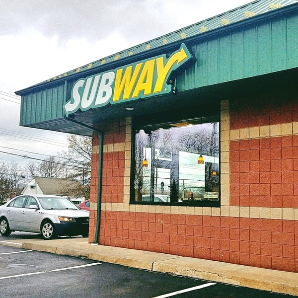 Subway licking gym mom