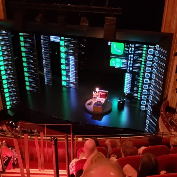 Foto scattata a Royal Alexandra Theatre da Ami H. il 7/7/2019