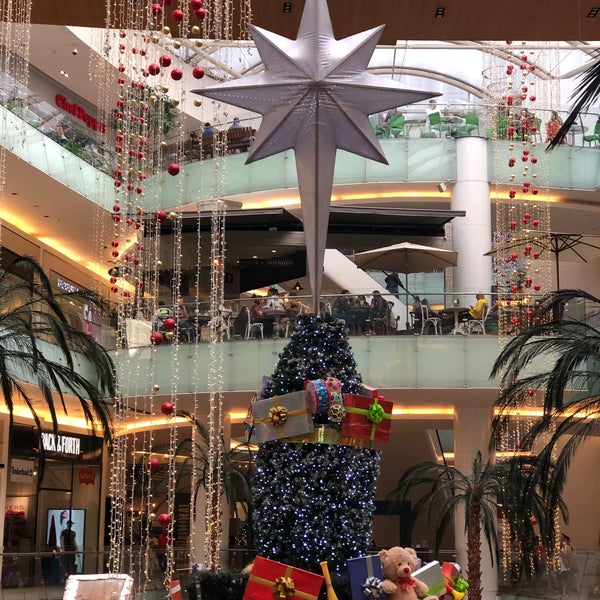 Foto diambil di Ágora Mall oleh Keyla M. pada 12/15/2019