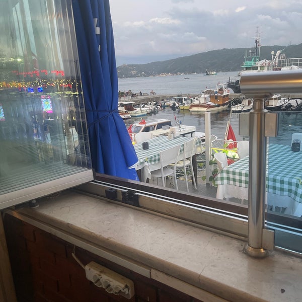 รูปภาพถ่ายที่ Dolphin Balık Restaurant โดย Ufuk K. เมื่อ 10/3/2023