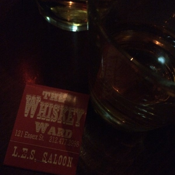 Foto tirada no(a) The Whiskey Ward por Ryan L. em 12/4/2014