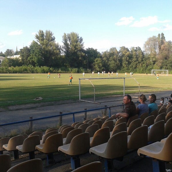 Стадион Авангард Крутинка