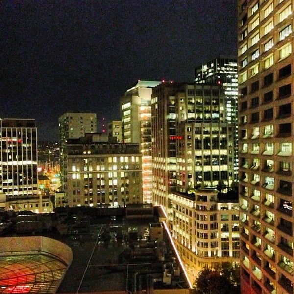 รูปภาพถ่ายที่ The Roosevelt Hotel โดย Jeremy F. เมื่อ 11/1/2012