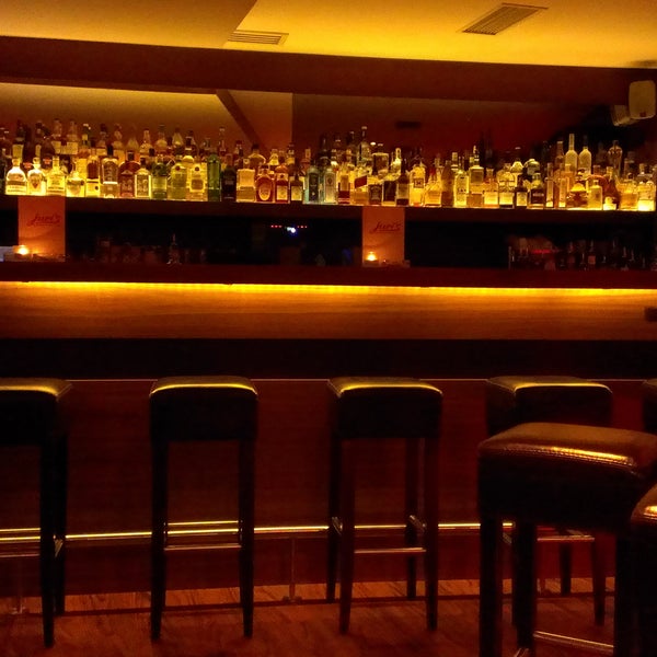 Photo prise au Juri&#39;s Cocktail &amp; Wine Bar par Juri&#39;s Cocktail &amp; Wine Bar le3/2/2014