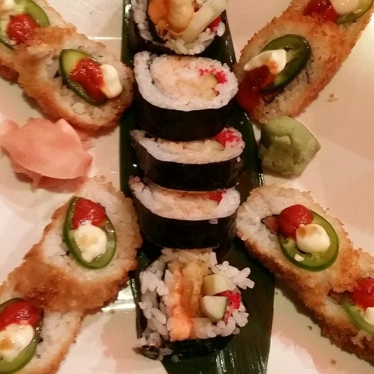 Foto tirada no(a) RED Sushi Hibachi Grill por Will P. em 7/17/2014