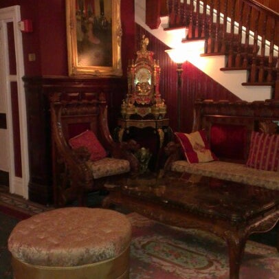 2/20/2013 tarihinde Katerina S.ziyaretçi tarafından Queen Anne Hotel'de çekilen fotoğraf