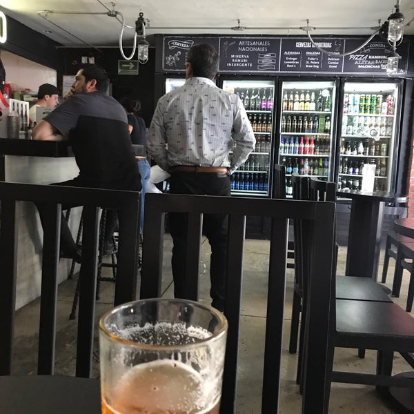 Foto scattata a El Depósito World Beer Store Providencia da Ernesto C. il 9/20/2018