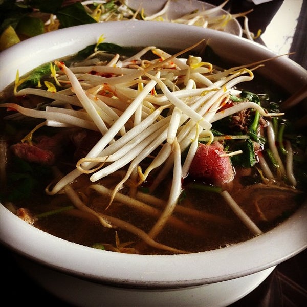 Photo taken at Pho Linh by Ben M. on 12/12/2012