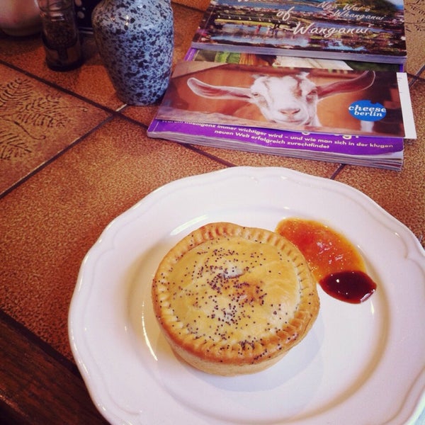 รูปภาพถ่ายที่ Oma Marnies Pie Bakery โดย Yulianti Y. เมื่อ 10/25/2014