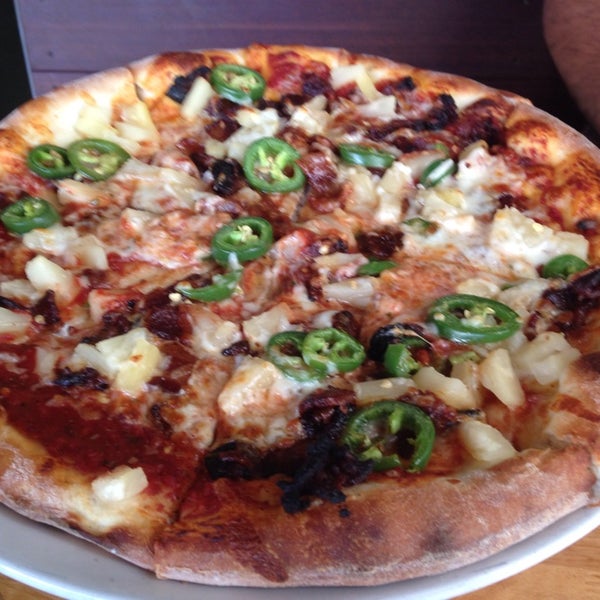 Снимок сделан в The Haven Pizzeria пользователем Carolina M. 7/28/2014