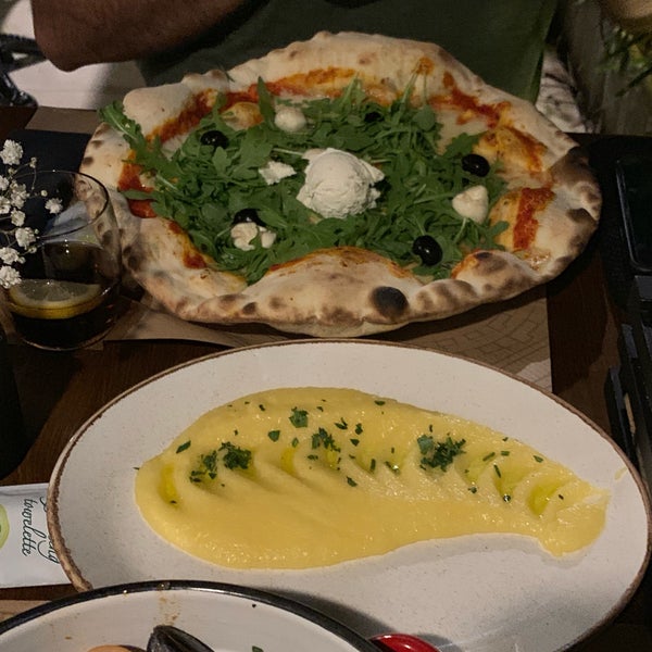 Foto diambil di Restaurant 4 kantuna oleh Reema A. pada 10/1/2019