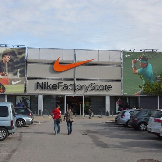 la roca nike store