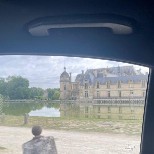Foto diambil di Château de Chantilly oleh Barbara C. pada 7/4/2023
