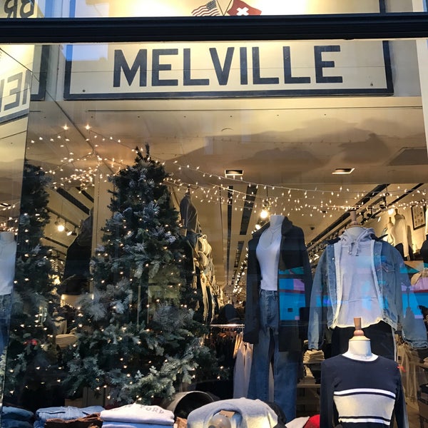 Foto diambil di Brandy Melville oleh Nining pada 12/26/2017