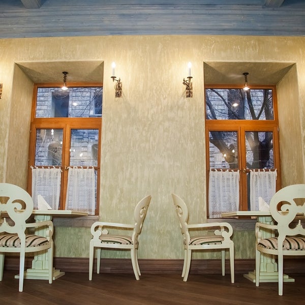 Das Foto wurde bei Salon Armenian Restaurant von Salon Armenian Restaurant am 3/4/2014 aufgenommen