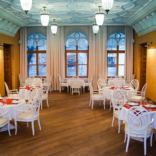 3/4/2014 tarihinde Salon Armenian Restaurantziyaretçi tarafından Salon Armenian Restaurant'de çekilen fotoğraf