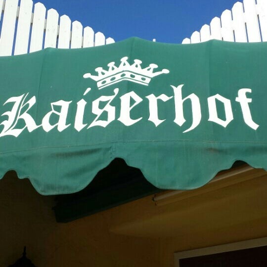 5/11/2015 tarihinde Javier M.ziyaretçi tarafından Kaiserhof Restaurant &amp; Biergarten'de çekilen fotoğraf