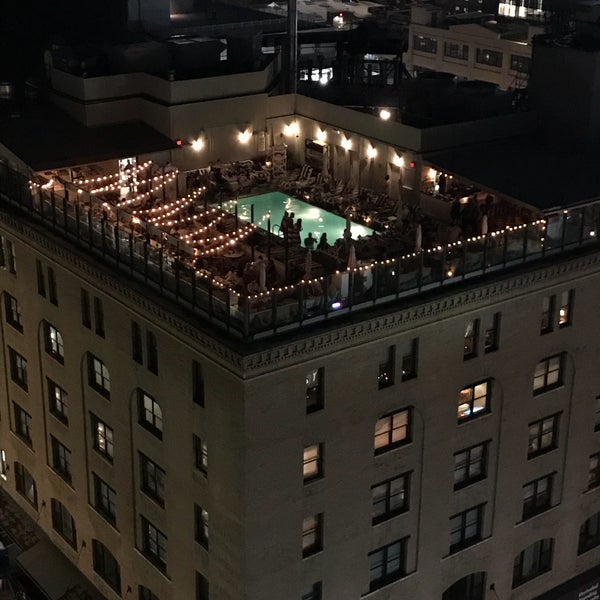 7/3/2018 tarihinde Florian S.ziyaretçi tarafından Plunge Rooftop Bar &amp; Lounge'de çekilen fotoğraf