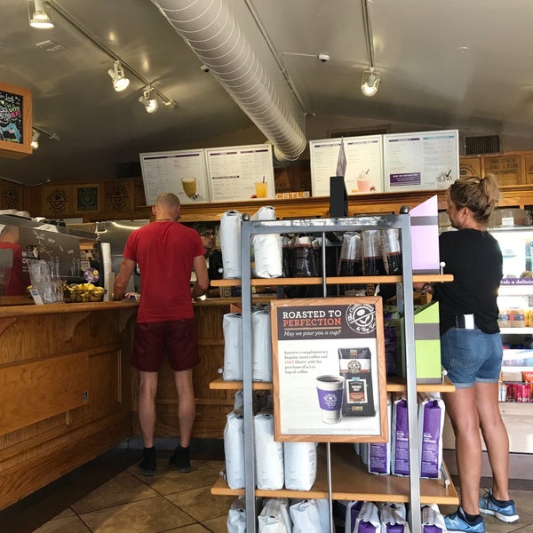 Photo taken at The Coffee Bean &amp; Tea Leaf by Florian S. on 8/17/2018