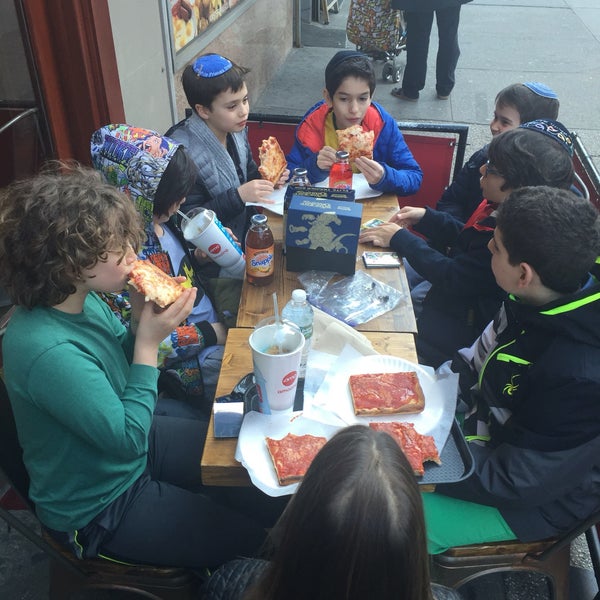 4/10/2016 tarihinde Florian S.ziyaretçi tarafından Saba&#39;s Pizza'de çekilen fotoğraf