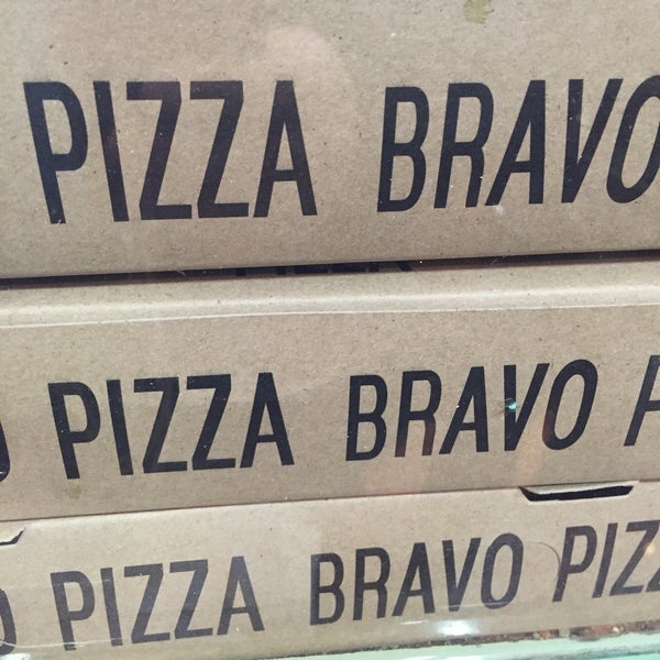 รูปภาพถ่ายที่ Bravo Pizza โดย Florian S. เมื่อ 3/30/2016