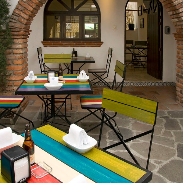 Cerca del corazón de Mixcoac se encuentra Dinou19 un restaurante con una cuidada carta de cocina y vinos mexicanos y españoles.