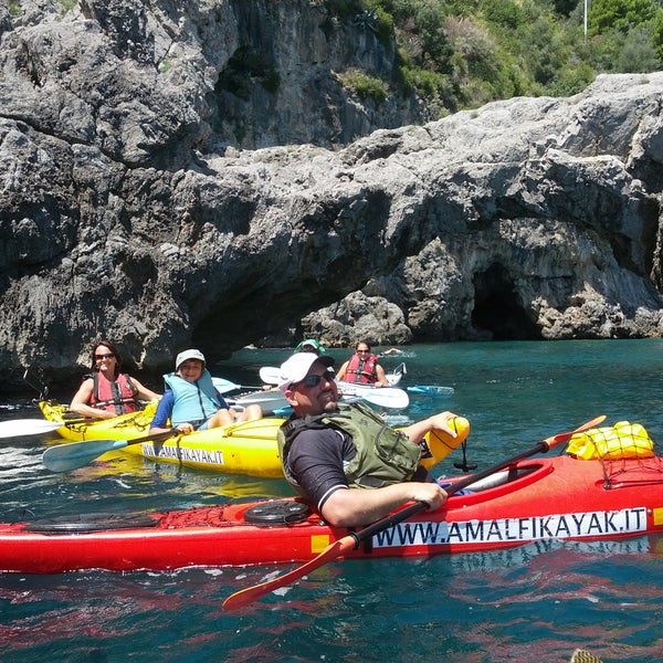 Снимок сделан в Amalfi Kayak Tours, Italy пользователем Amalfi Kayak Tours, Italy 1/13/2015