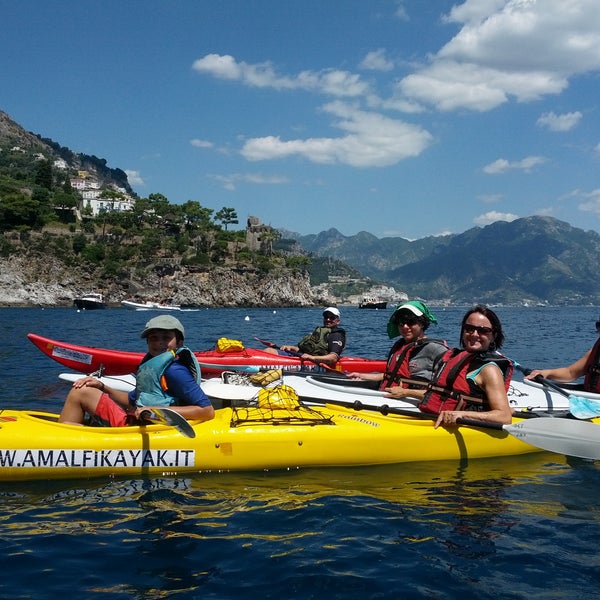 Das Foto wurde bei Amalfi Kayak Tours, Italy von Amalfi Kayak Tours, Italy am 1/13/2015 aufgenommen