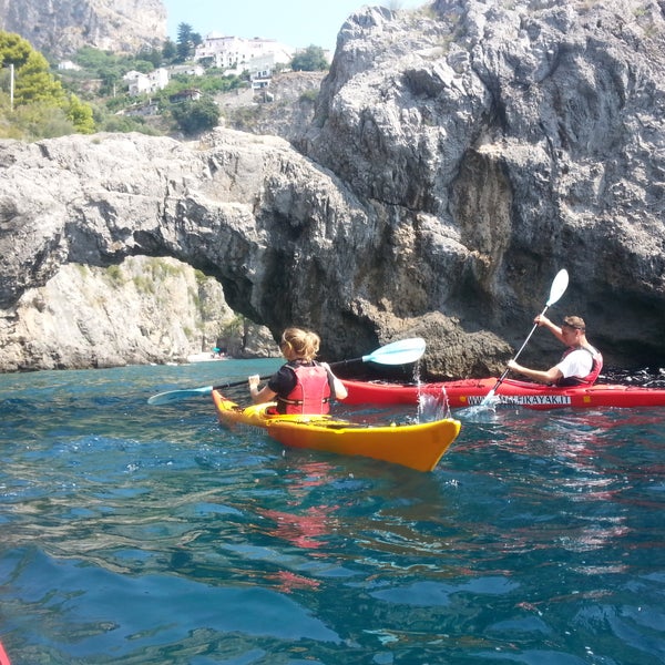 Снимок сделан в Amalfi Kayak Tours, Italy пользователем Amalfi Kayak Tours, Italy 1/13/2015