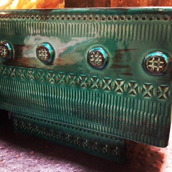 3/3/2014에 Alicia F.님이 Bungalow Furniture &amp; Accessories에서 찍은 사진