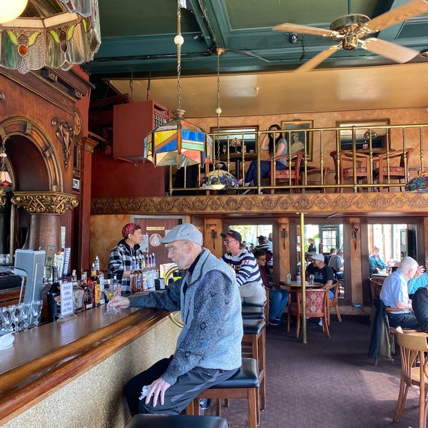 4/27/2022 tarihinde Maroula M.ziyaretçi tarafından Twin Peaks Tavern'de çekilen fotoğraf