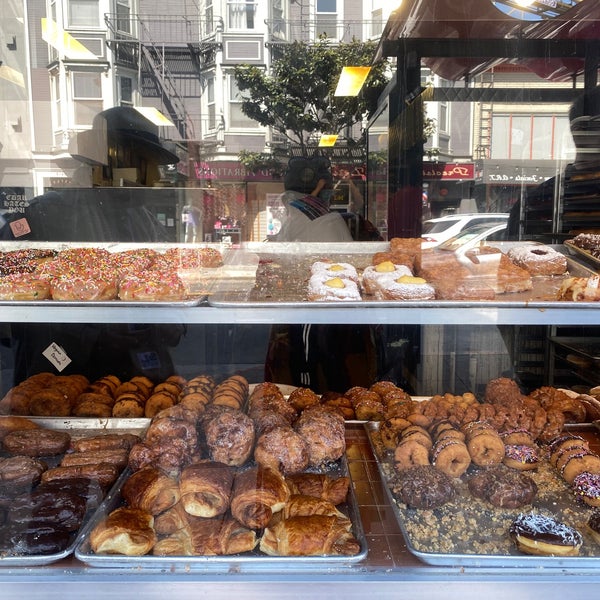 Foto tirada no(a) Bob&#39;s Donuts por Maroula M. em 4/29/2022
