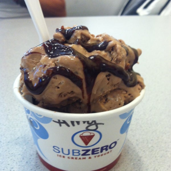 8/15/2013 tarihinde Amy M.ziyaretçi tarafından Sub Zero Nitrogen Ice Cream'de çekilen fotoğraf