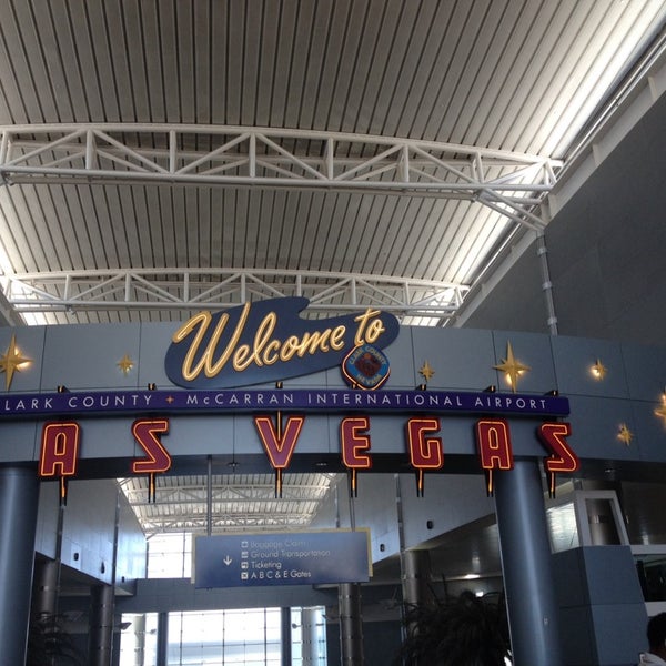 Foto scattata a &quot;Welcome to Las Vegas&quot; Sign da Orpheus R. il 6/29/2014