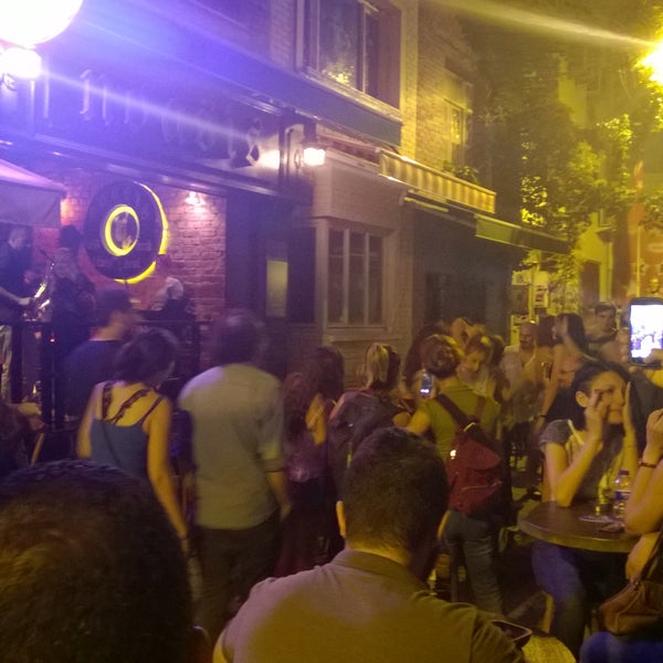 Das Foto wurde bei Noasis Jazz Club von Özgür Bruno Ş. am 8/5/2015 aufgenommen
