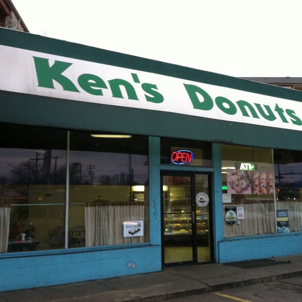 Photo taken at Ken&#39;s Donuts by Yeadon S. on 1/29/2014